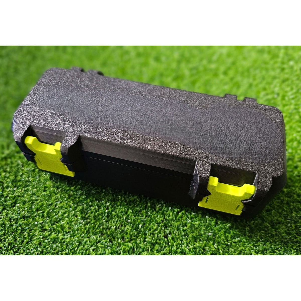Caja Robusta Porta 3 Beyblade 16x5 CM Negro